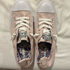 WORN ONCE Women’s light pink Converse Size 8